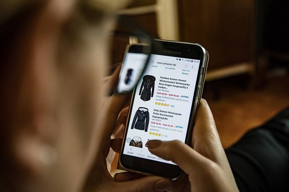 Black Friday shopping mobile
